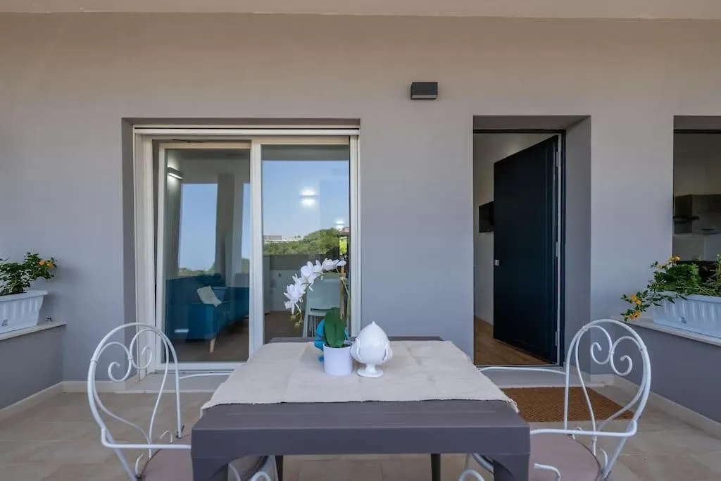Maison Blaesia - Beachfront Modern Sea Loft Bari