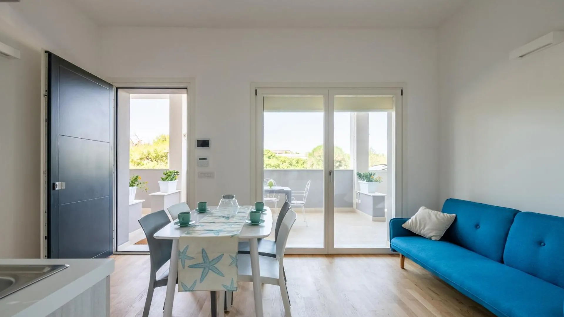 Maison Blaesia - Beachfront Modern Sea Loft Bari