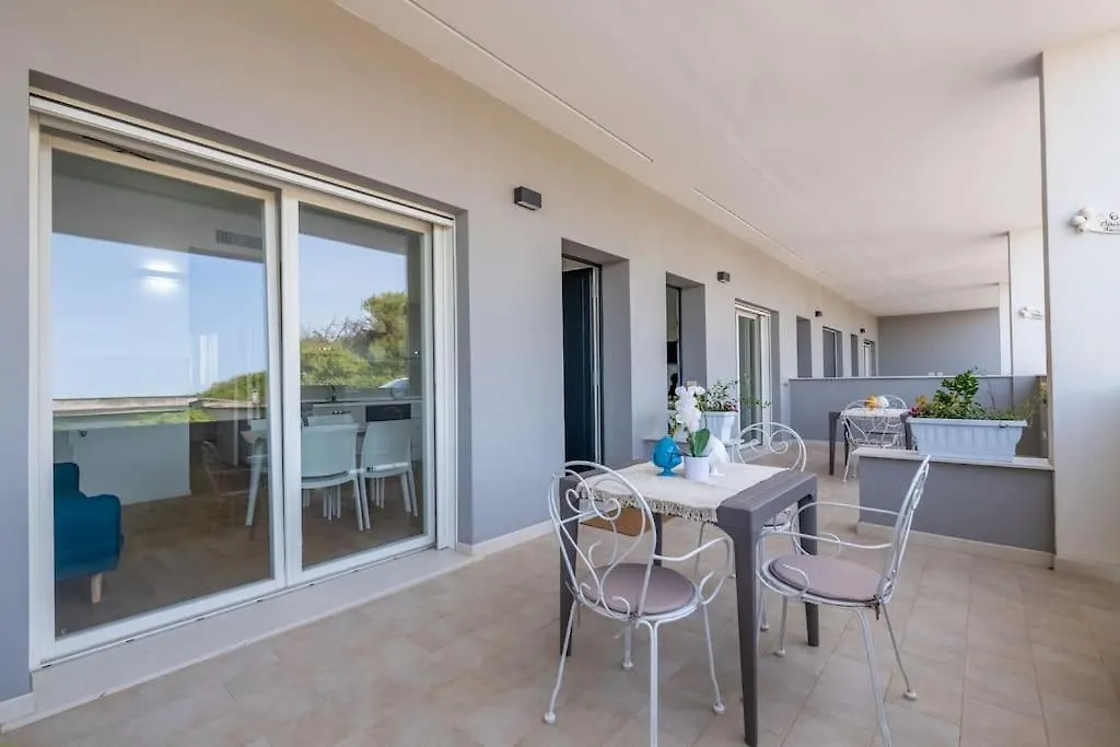 Maison Blaesia - Beachfront Modern Sea Loft Bari 0*,