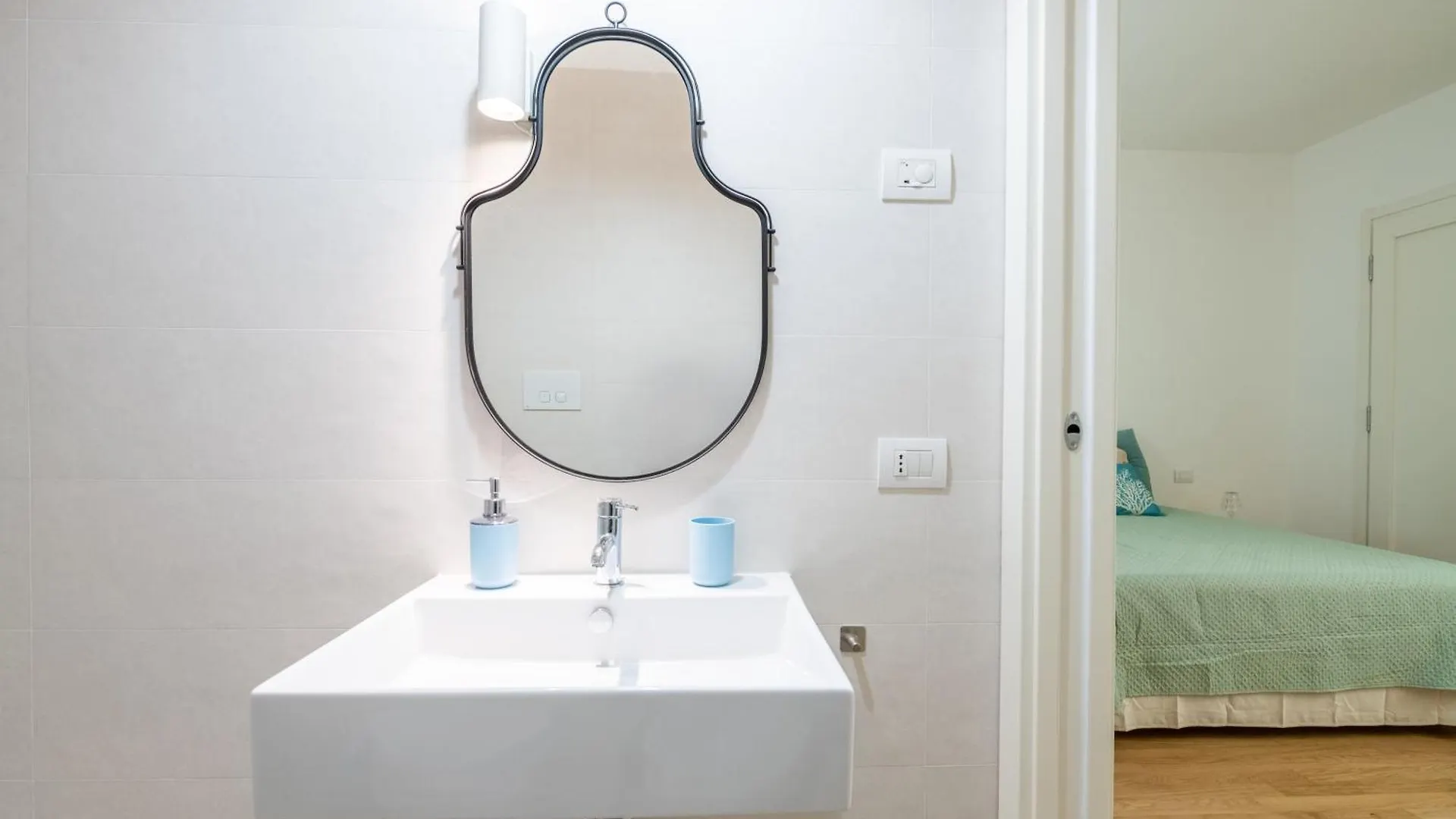 Maison Blaesia - Beachfront Modern Sea Loft Bari