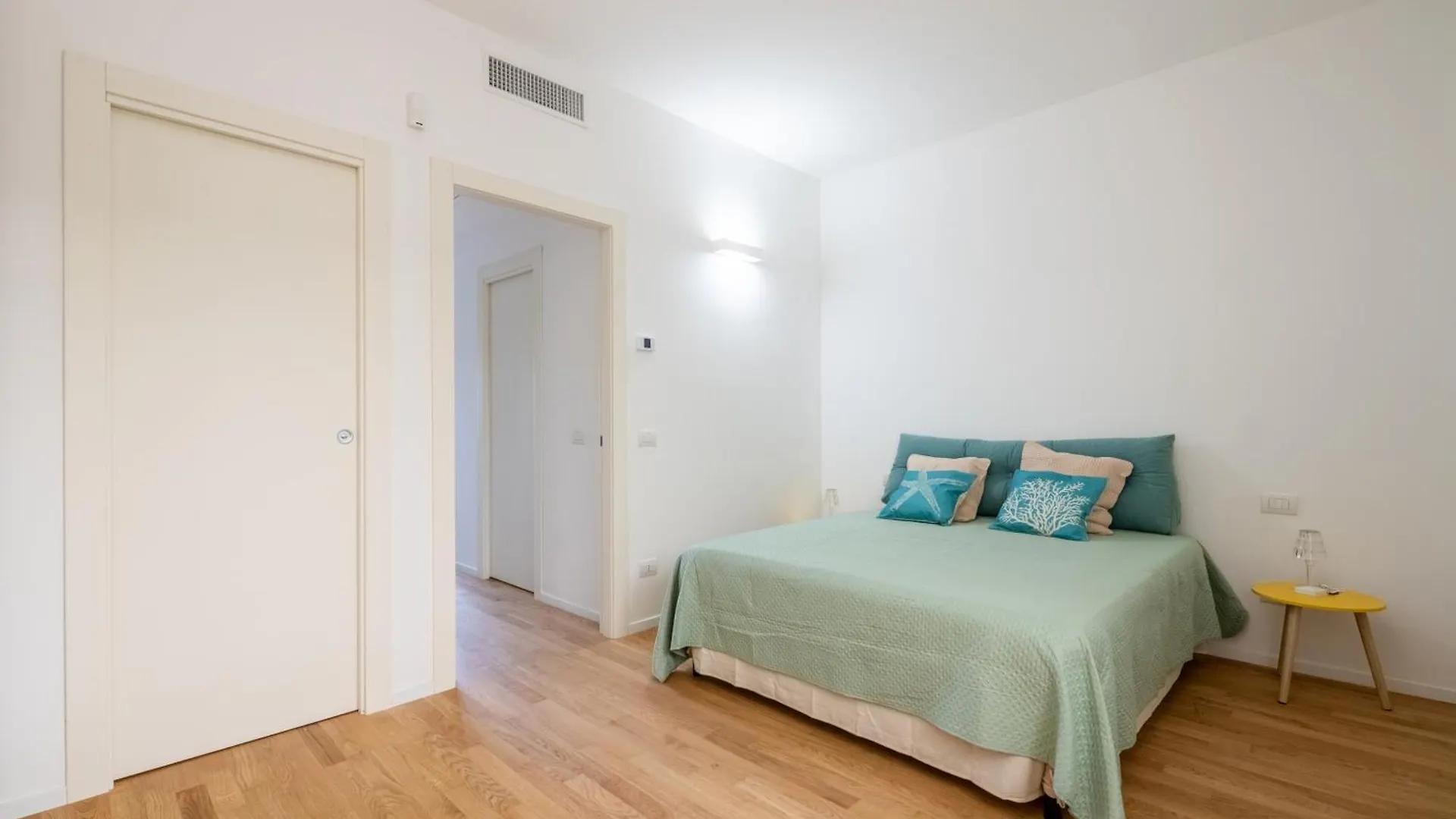 Maison Blaesia - Beachfront Modern Sea Loft Bari 0*,  Italy