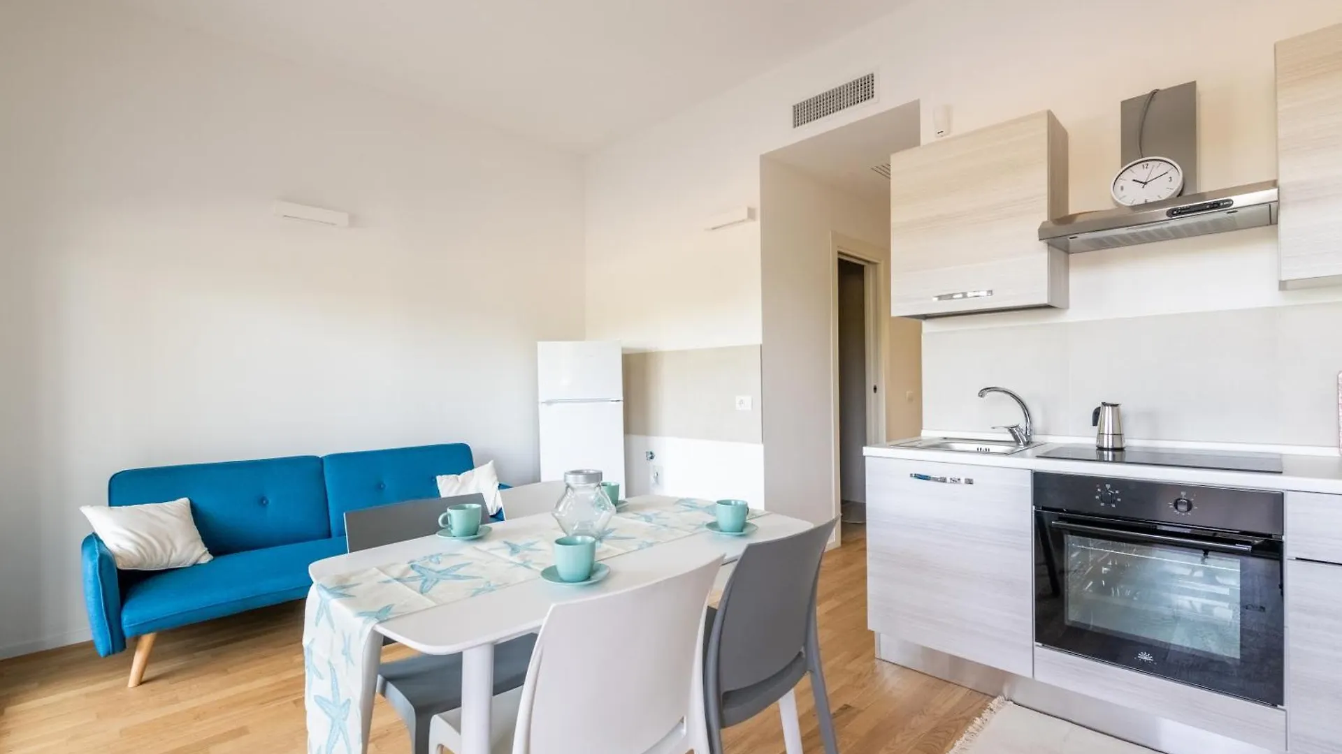 Maison Blaesia - Beachfront Modern Sea Loft Bari Italy